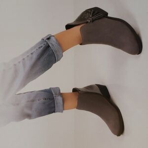 Serra gray ankle boots (size 2/3)